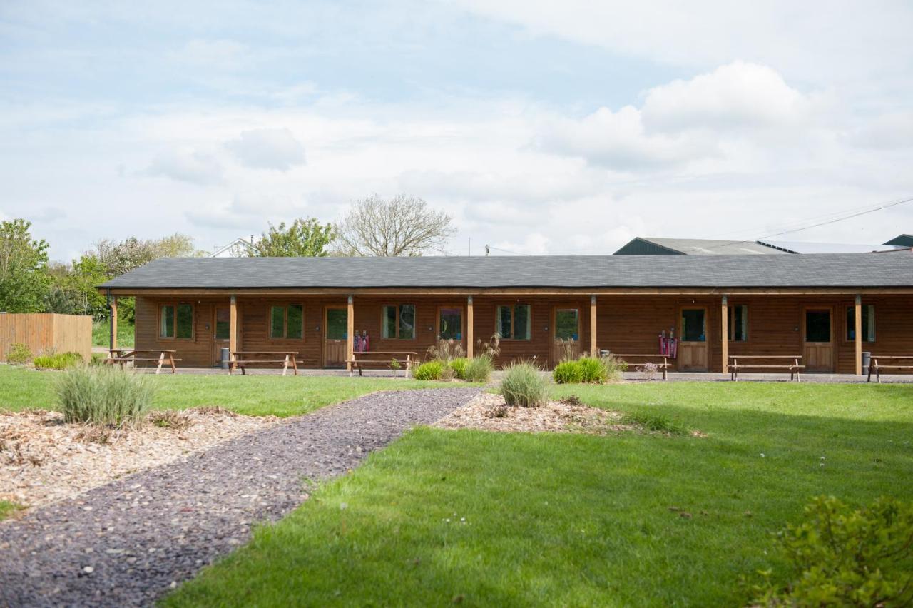 Motel Cowbridge Cabins 2*